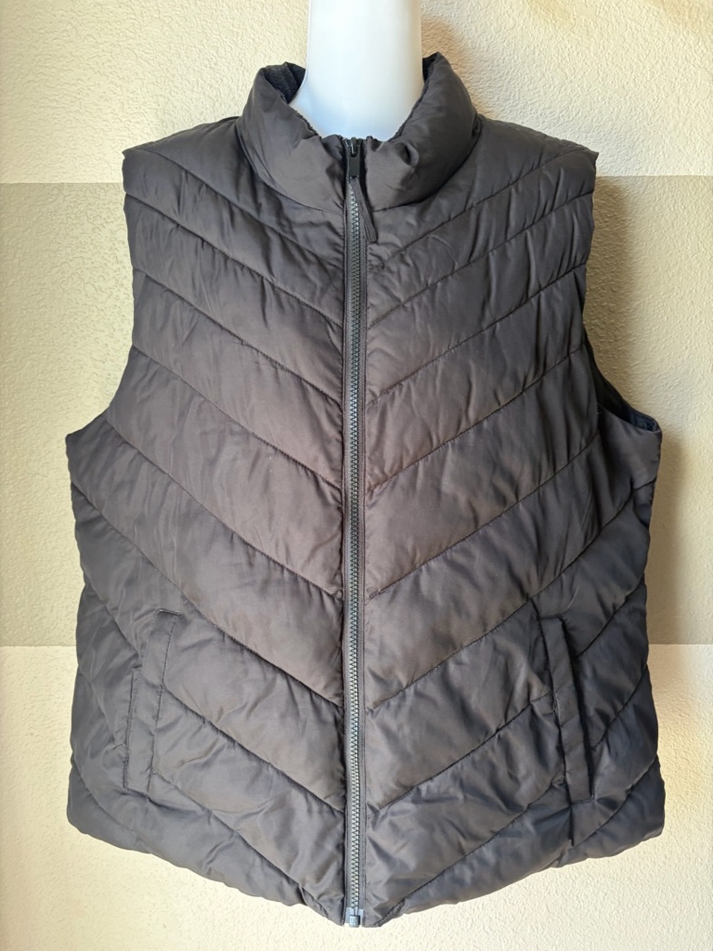 GAP Women’s XL True Black Puffer Vest Full Zip Fleece Stand Collar Insulated